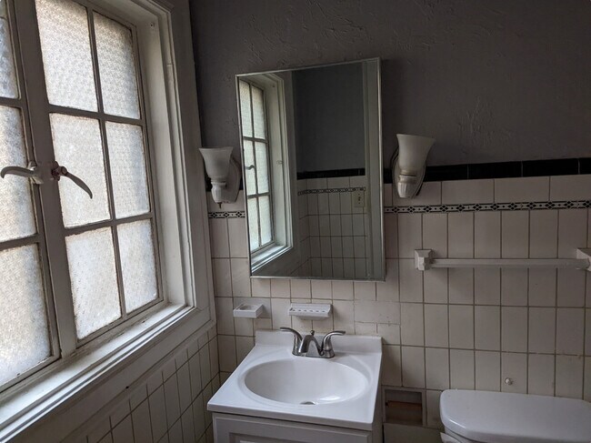 Foto del edificio - 1055 Cove Ave