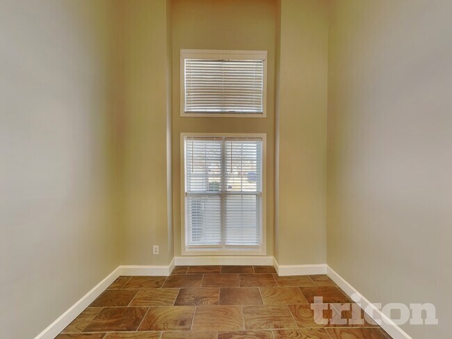 Foto del edificio - 903 Ember Ct