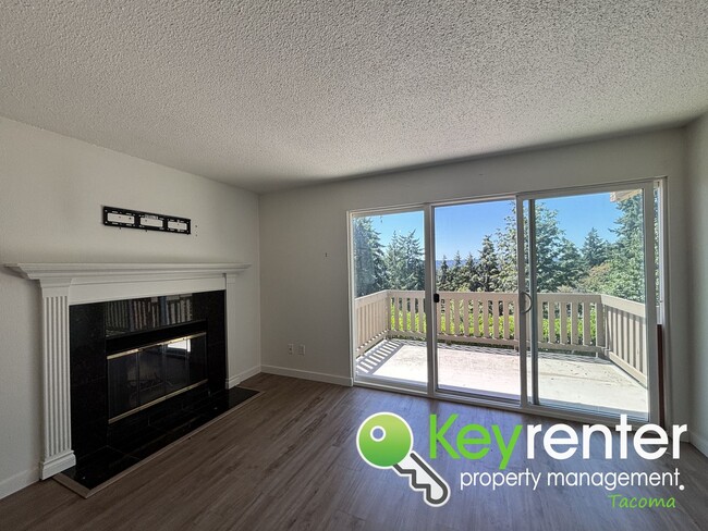 Building Photo - Modern 2-Bedroom Condo for Rent in Edgewoo...
