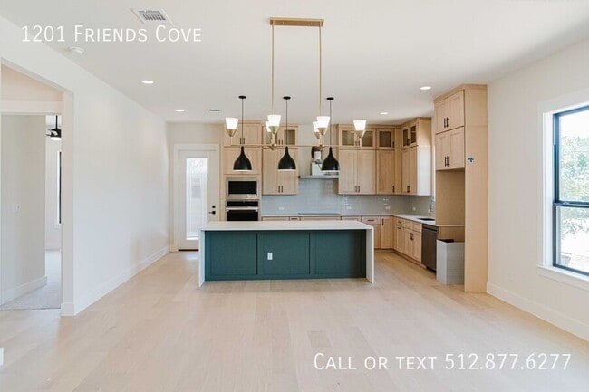 Building Photo - 1201 Friends Cv