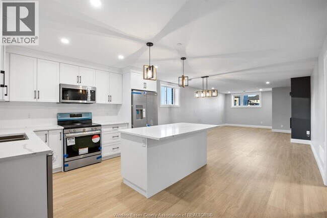 Building Photo - 52 Redwood Ave