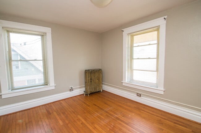 1501 Broadway Street Unit 4 Living/ Bedroom Area - 1501 Broadway St Apartments