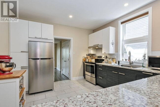 Building Photo - 93 Hamilton Ave N