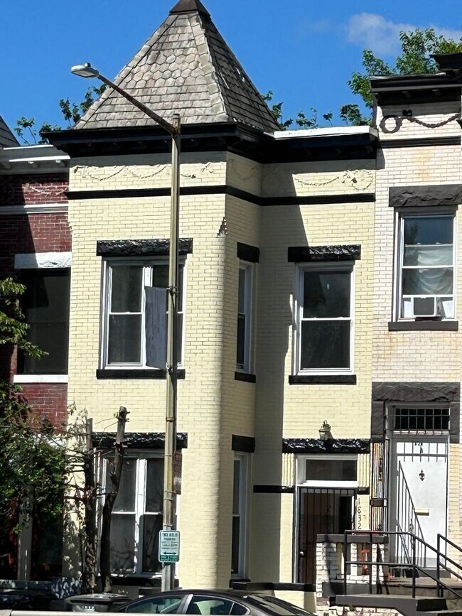 Foto del edificio - Charming Victorian Rowhouse 2.5 BR N. Capi...