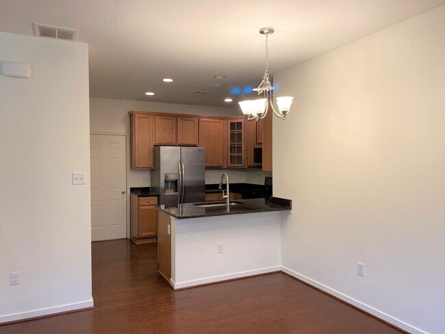 Foto del edificio - Stunning 3 Bedroom Townhouse in Gaithersburg!