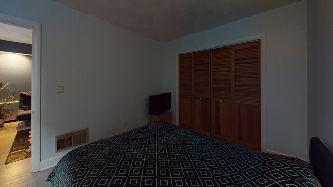 Building Photo - Cozy Brookline 2 Bed
