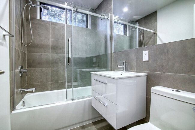 Photo du bâtiment - 3250 Av. Van Horne