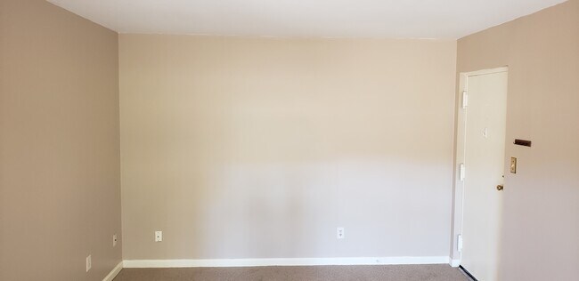Building Photo - 4700 Lawndale Dr