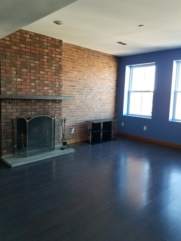 Living room, fireplace - 75 Wheeler Ave