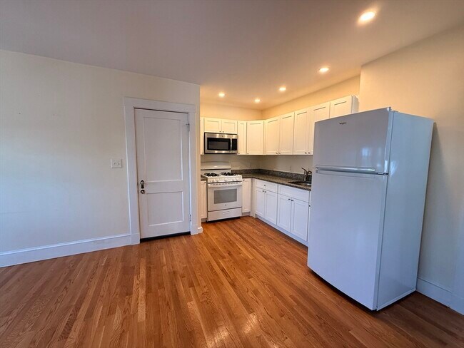 Foto del edificio - 24 Brook Rd