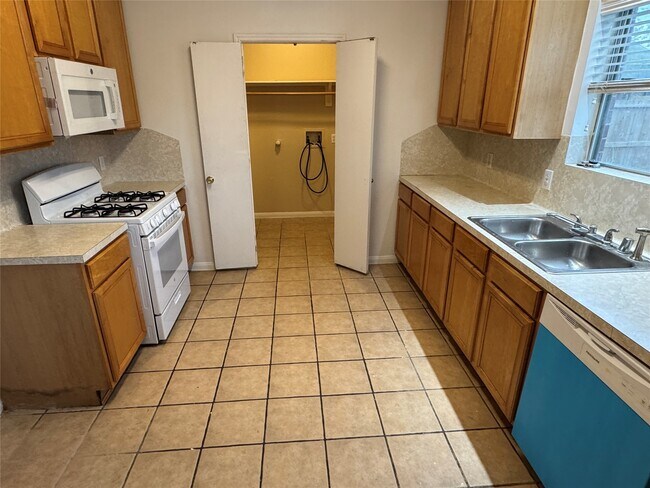 Foto del edificio - 4018 Longway Estates Ct