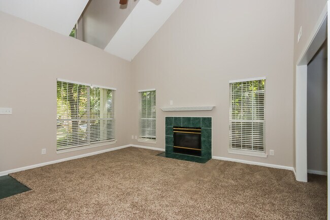 Building Photo - 2935 Canary Ct