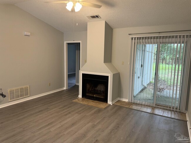 Building Photo - 6204 Forest Pines Dr