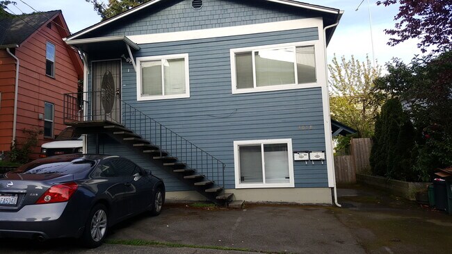 Foto del edificio - 4058 5th Ave NE