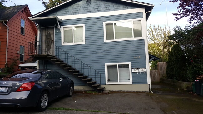 Building Photo - 4058 5th Ave NE