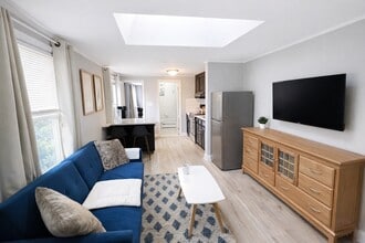 Building Photo - 92 Elm St