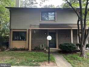 Building Photo - 10673 Spring Oak Ct