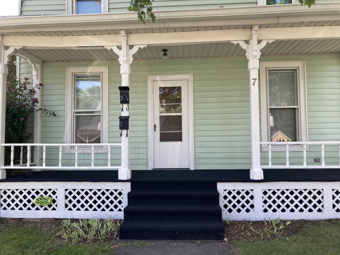 Primary Photo - 7 Parish Ave