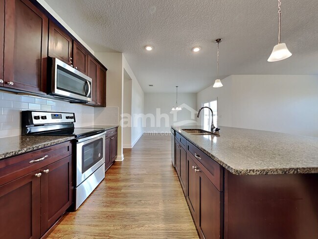 Building Photo - 902 Sunny Stroll Drive