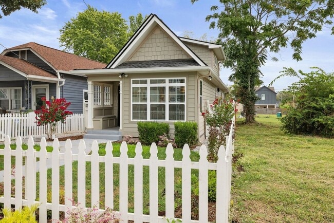 Building Photo - Charming Renovated 1900s Home with Modern ...