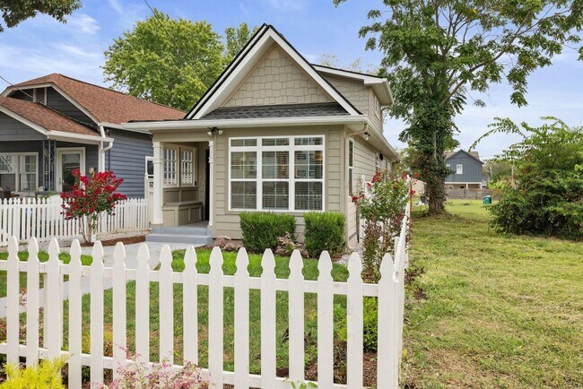 Foto del edificio - Charming Renovated 1900s Home with Modern ...