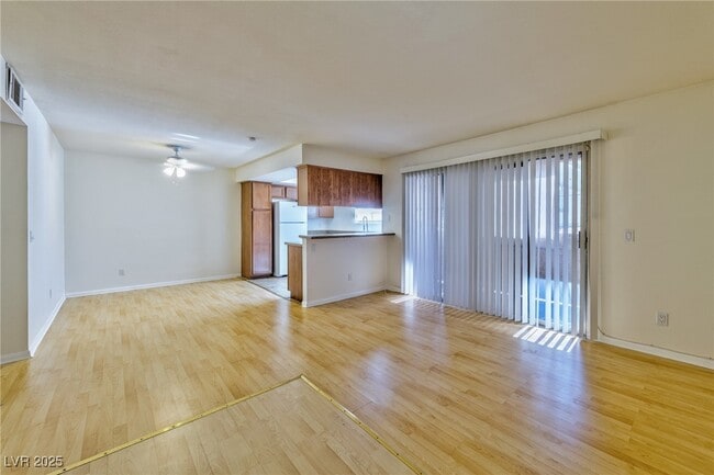 Foto del edificio - 7200 W Pirates Cove Rd