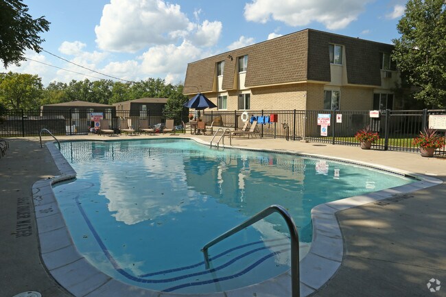 Piscina - Shoreview Apartments