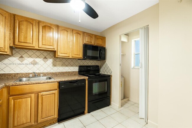 Foto del edificio - 7900 S Colony Cir