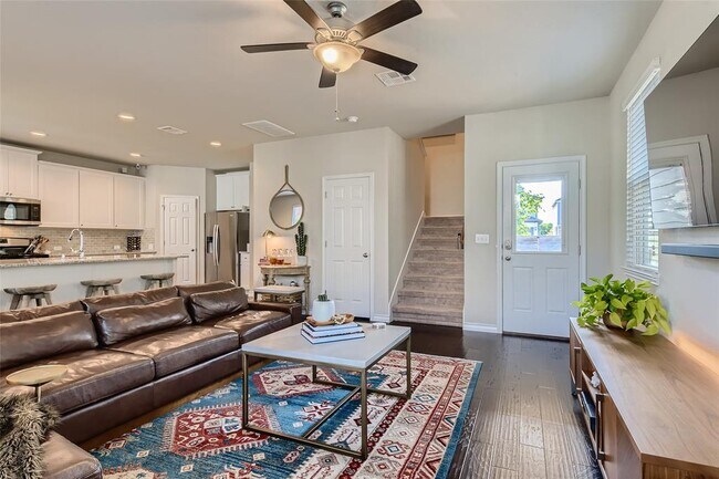 Building Photo - 5305 Golden Canary Ln