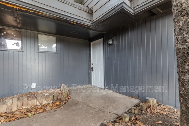 Building Photo - 6814 Lancer Ln