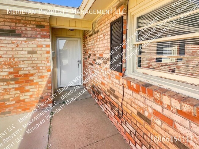 Building Photo - Cozy three bedroom home