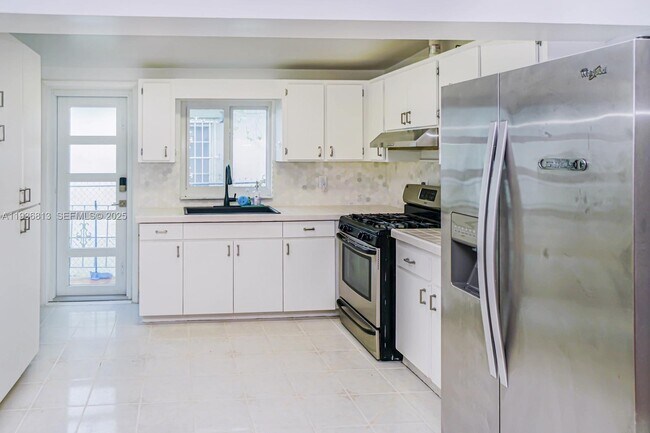 Foto del edificio - 5911 SW 6th St