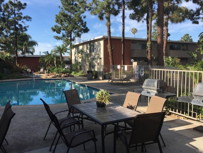 Building Photo - Beachwood Village Apartments