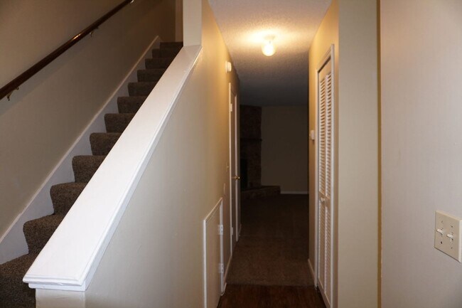 Foto del edificio - 2 Bedroom 2.5 Bath Townhome located in Arl...
