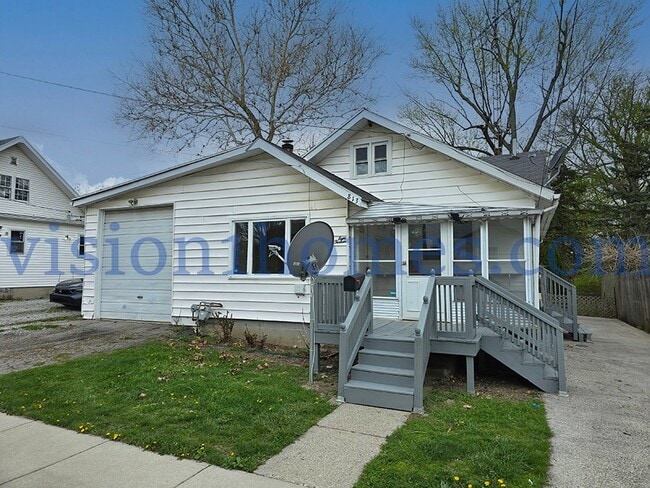 Building Photo - 813 N Baxter St