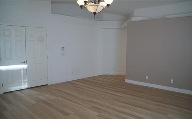 Foto del edificio - 389 Foster Springs Rd