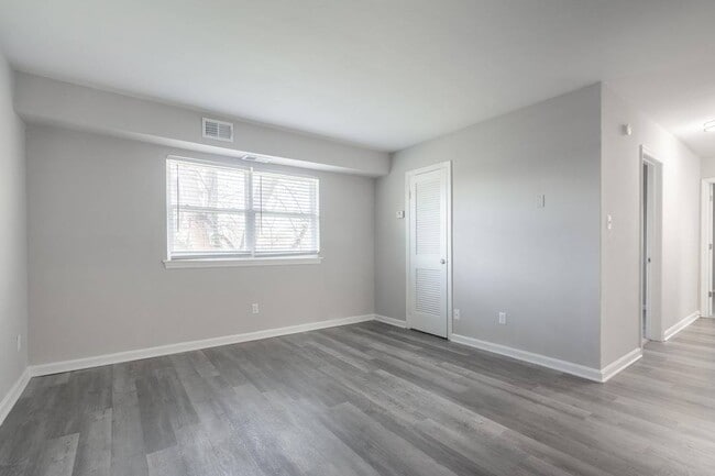 Building Photo - Crossroads Townhomes
