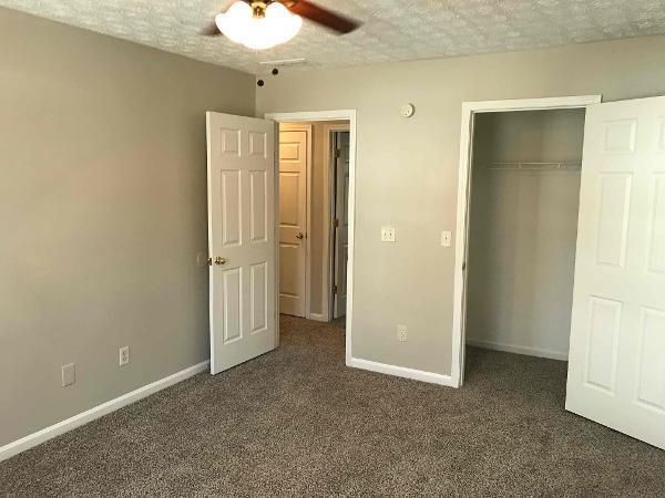 Foto del edificio - 821 Stonebridge Park Cir
