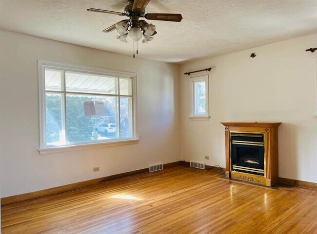 Photo du bâtiment - 428 32 Ave NW