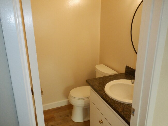 Building Photo - 401 Pheasant Ln
