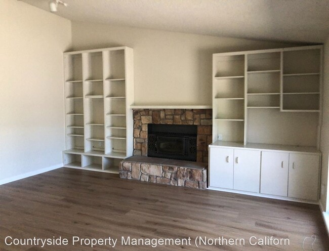Building Photo - 3 br, 2.5 bath House - 1137 Lillian Drive