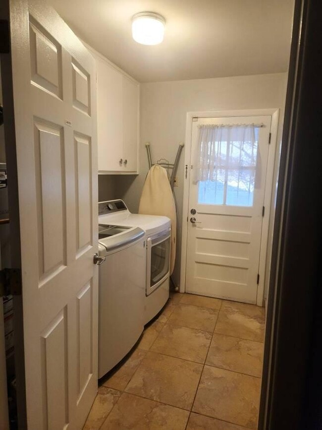 Building Photo - 2408 Cutler Ave NE