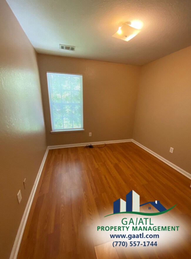 Foto del edificio - Spacious 3-bedroom townhouse in Riverdale