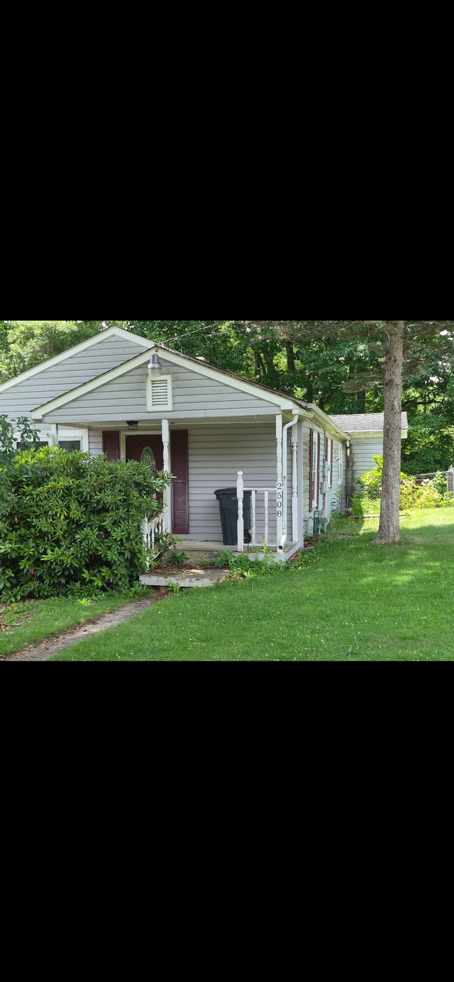 Building Photo - 2508 Edgemont Dr