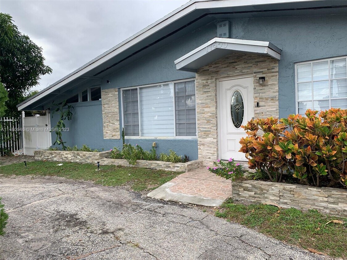 Primary Photo - 17850 NE 6th Ct