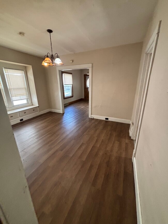 Building Photo - 1316 W 91st St