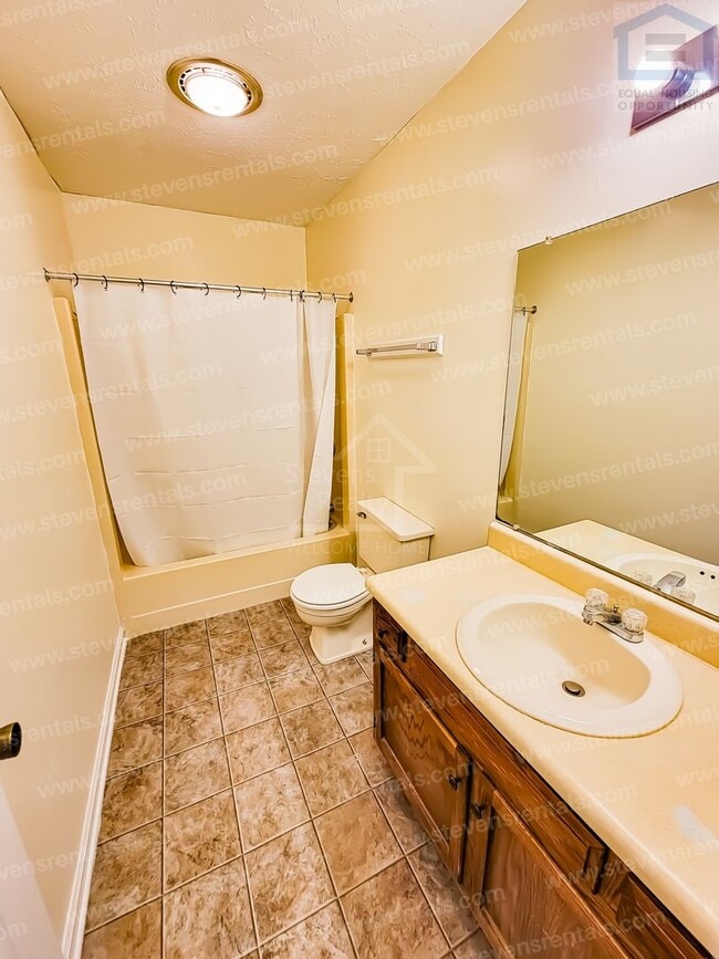 Building Photo - 419 Oriole Dr