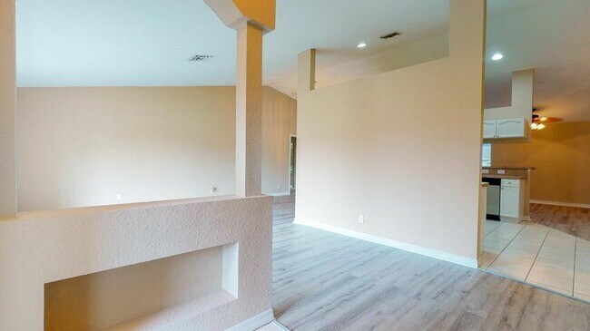 Building Photo - 1330 SW Del Rio Blvd