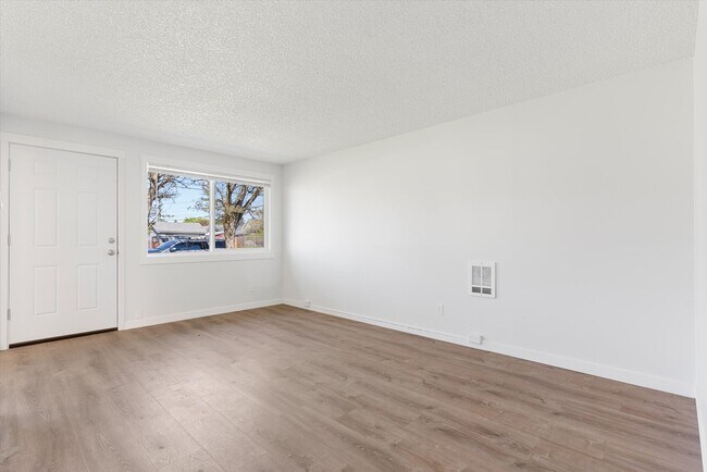 Building Photo - 5410 N Lacey St