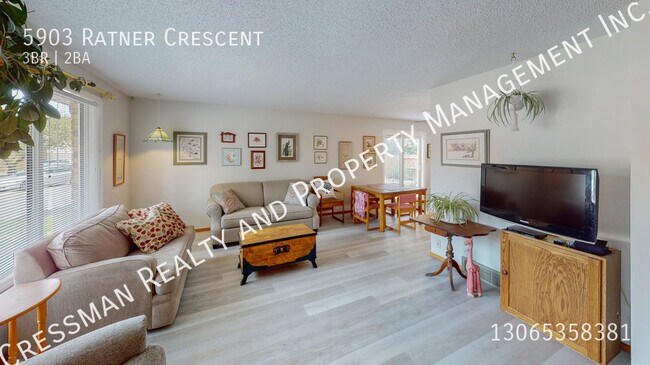 Photo du bâtiment - Full 3 Bed, 2 Bath House in Lakewood with Double detached Garage and Backyard!